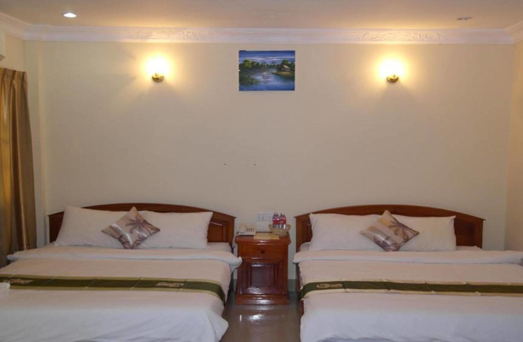Lux Star Town Hotel Phnom Penh Exterior foto